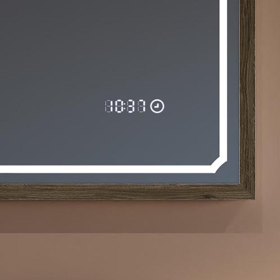 I nostri specchi non sono solo retroilluminati. Scegli uno dei display informativi disponibili. Dal più semplice orologio alle stazioni meterologiche che consentono di vedere le previsioni meteo e un pannello LCD integrato con un tappetino riscaldante aggiuntivo. Soluzioni perfette che facilitano in modo pratico la propria routine quotidiana.